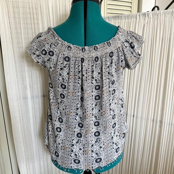 AEO Greige Navy Floral Flutter Sleeve Top Size Small - Picture 2 of 6